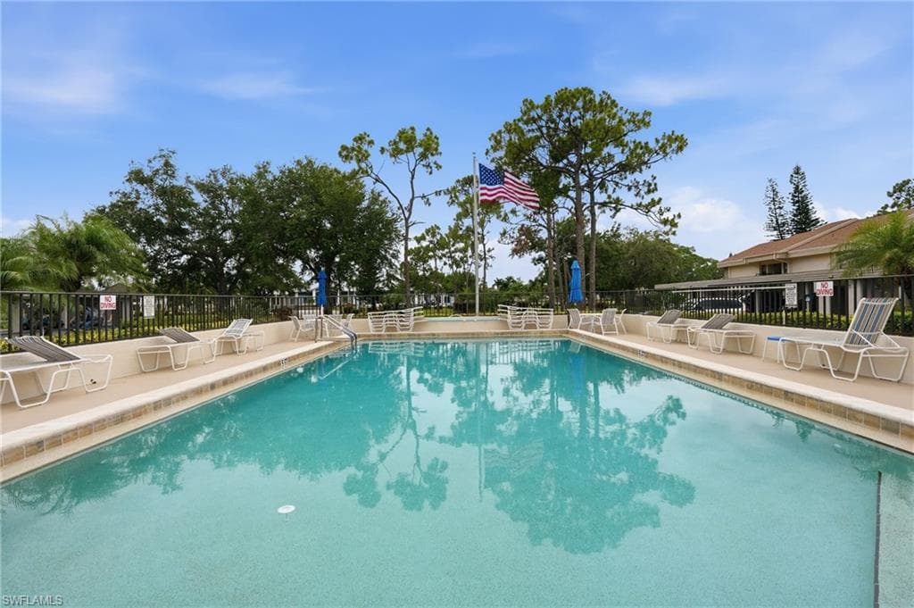 5625 Trailwinds DR 411-18