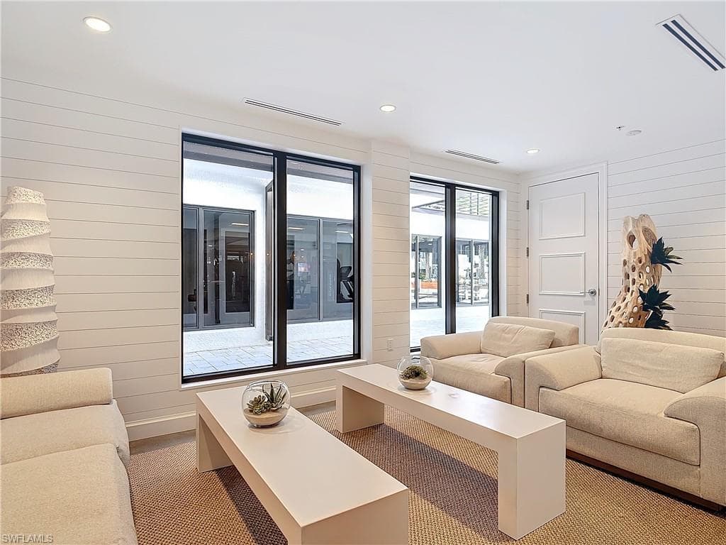 1125 Central AVE 462-47