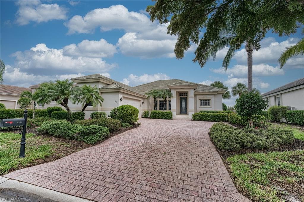 8864 New Castle DR-32