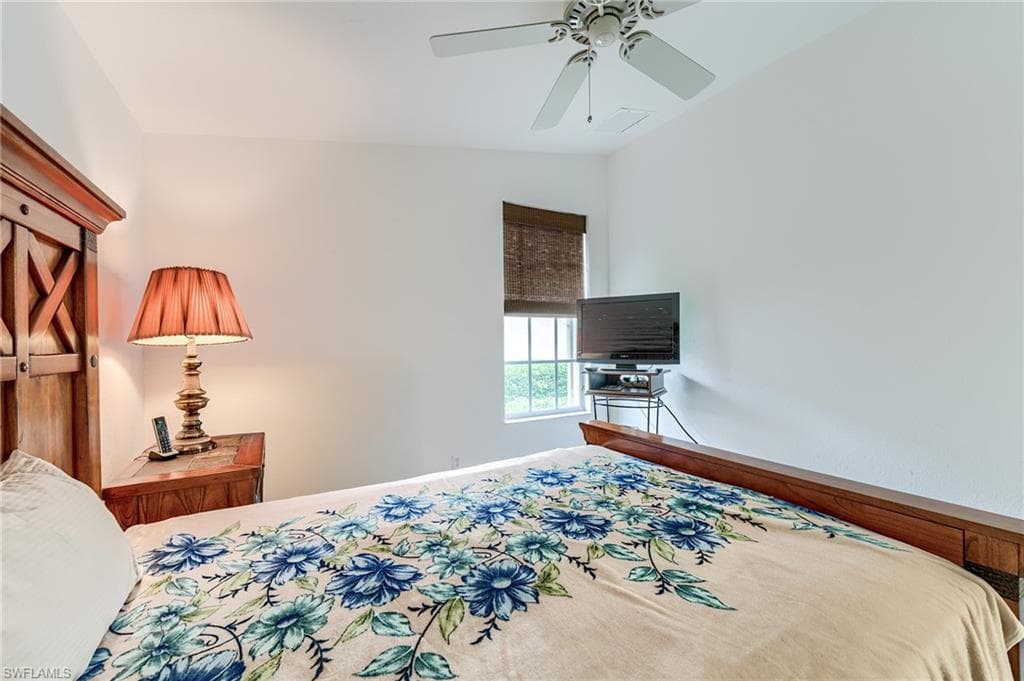 8864 New Castle DR-19