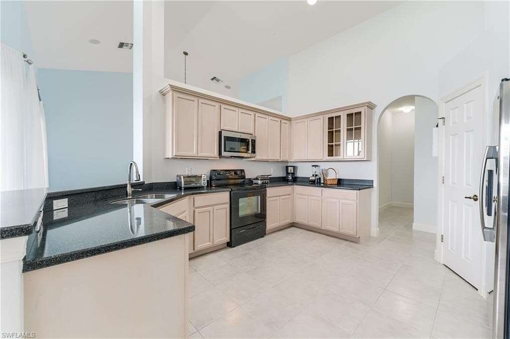 8864 New Castle DR-8