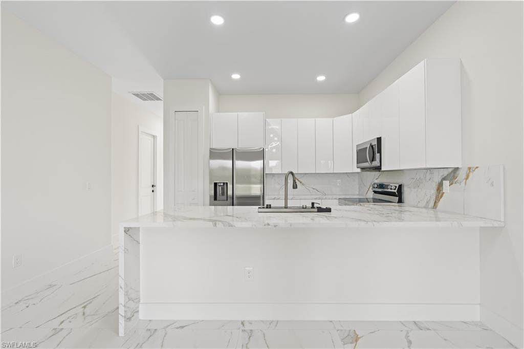 430 Petite AVE-43