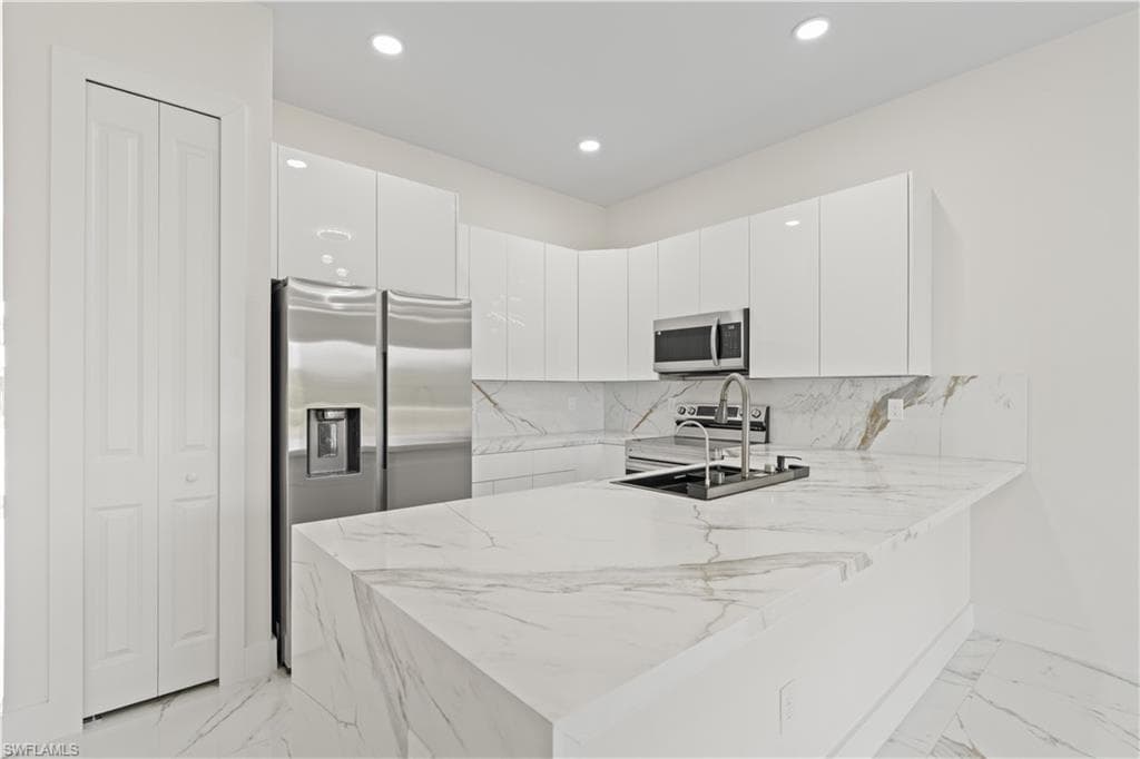 430 Petite AVE-44