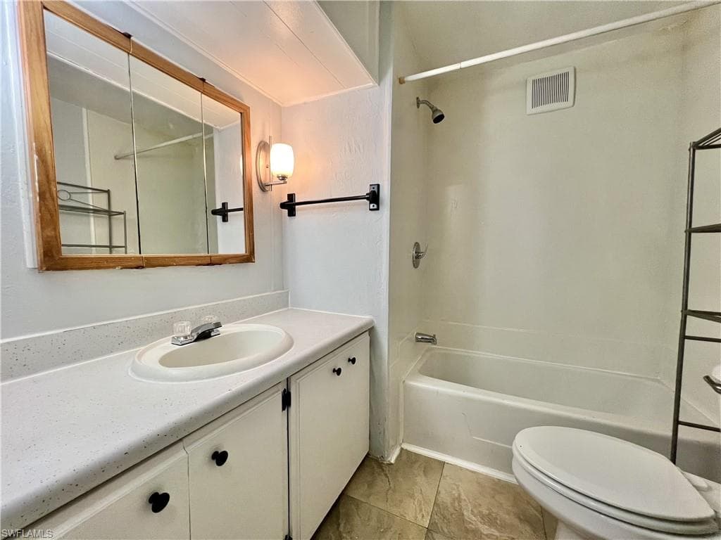 334 Capitol ST-9