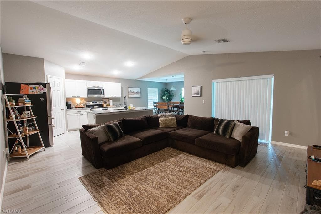 3715 Teakwood ST-3