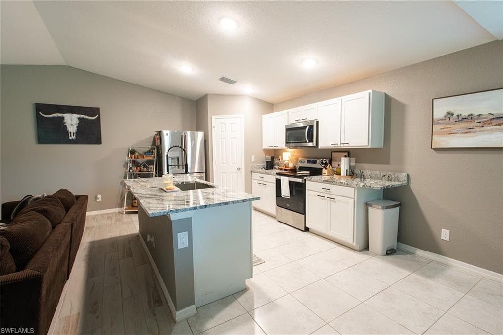 3715 Teakwood ST-4