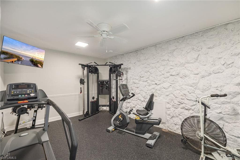2150 Gulf Shore BLVD N 411-24