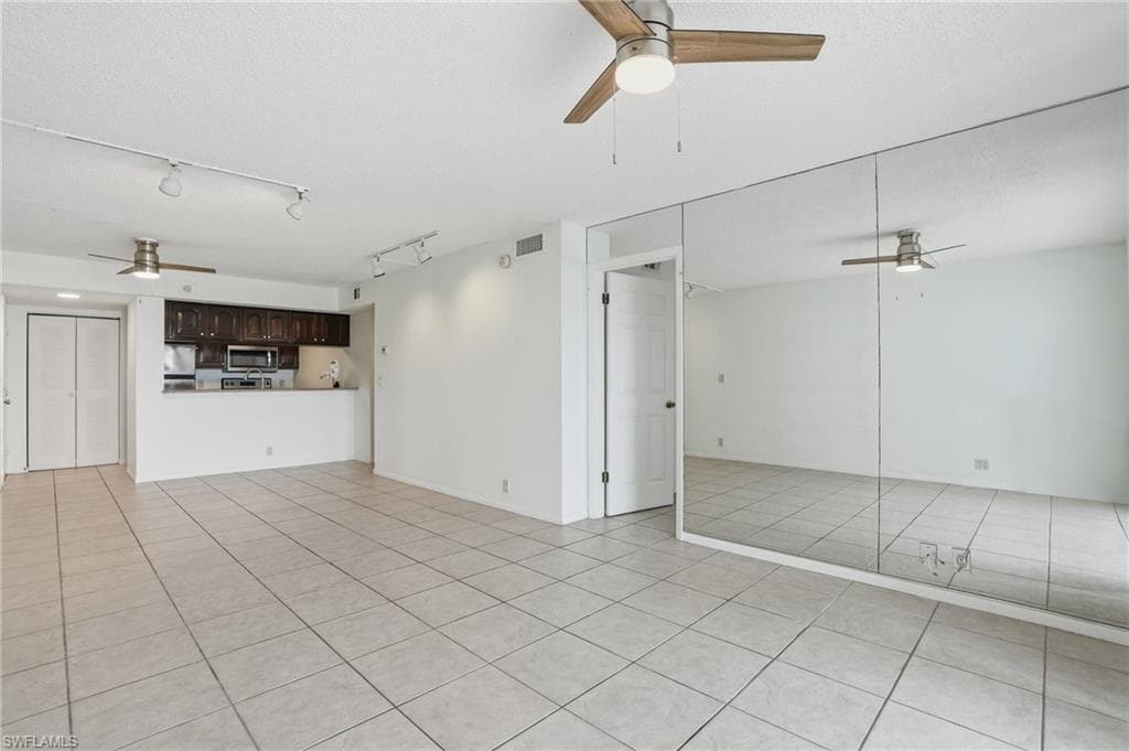 2885 Palm Beach BLVD 301-3