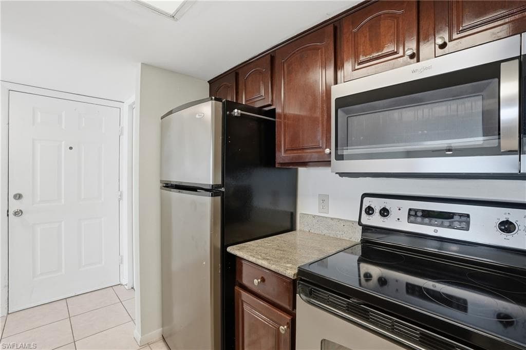2885 Palm Beach BLVD 301-8