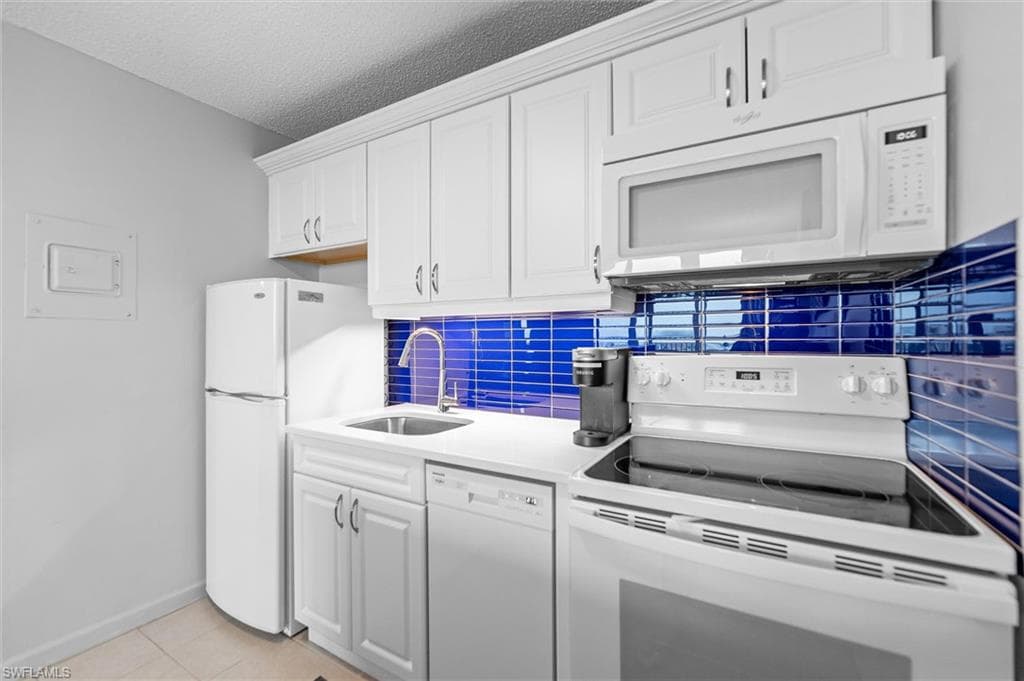 7360 Estero BLVD PH2-6