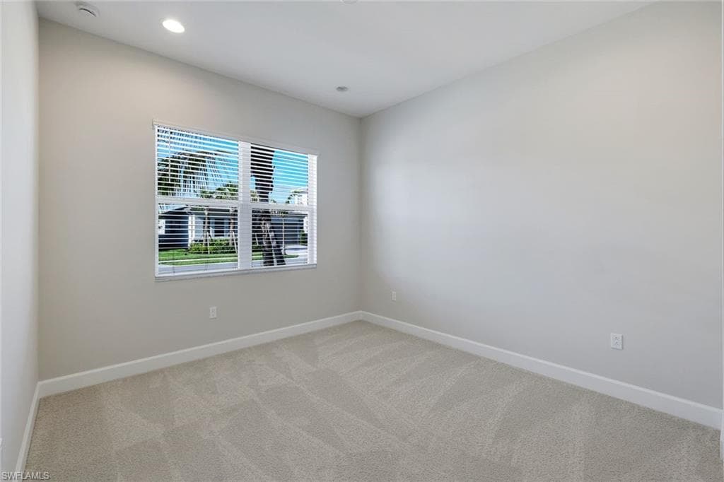 2565 Kingfisher DR-17