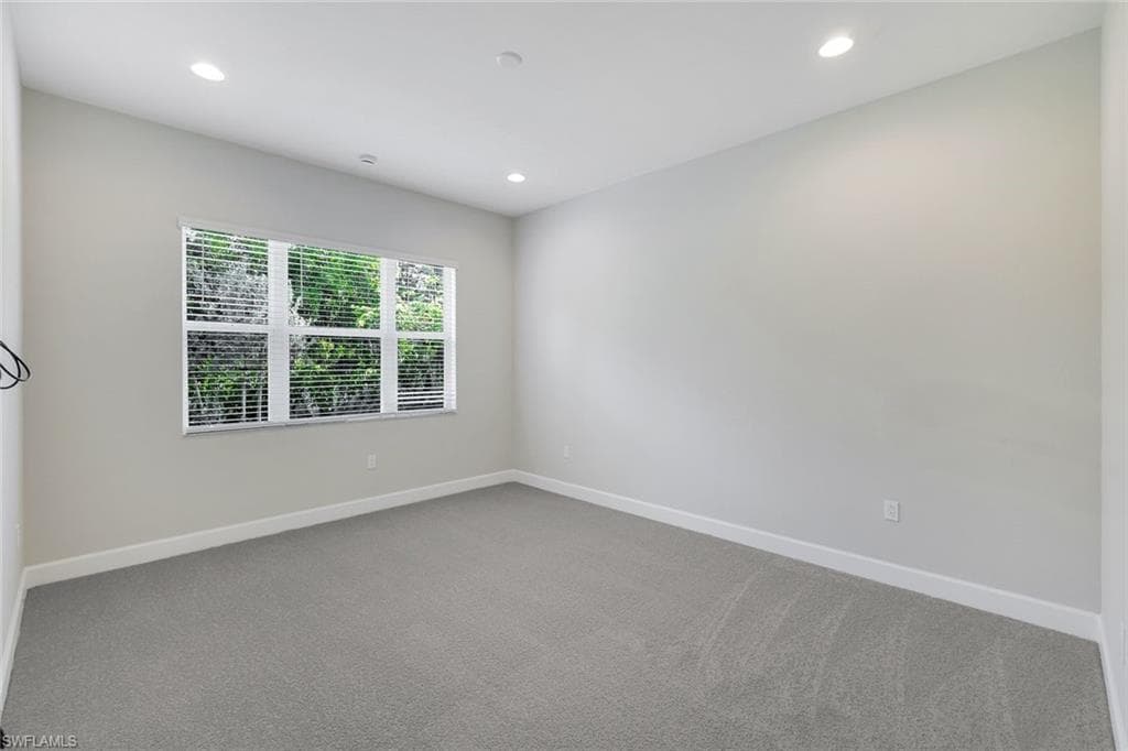 2565 Kingfisher DR-12