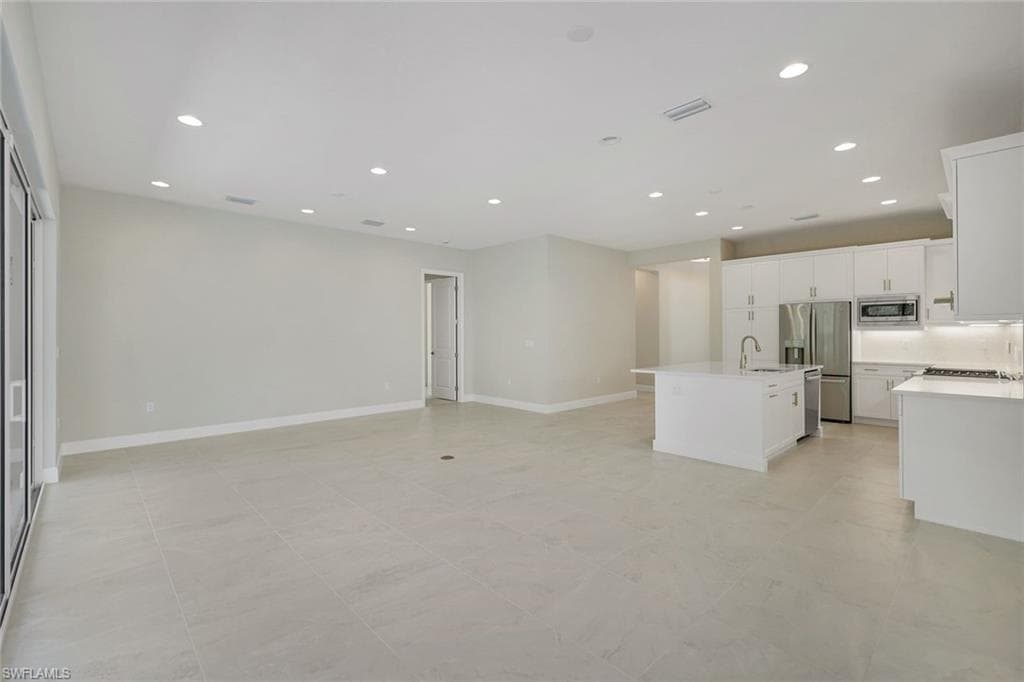 2565 Kingfisher DR-7