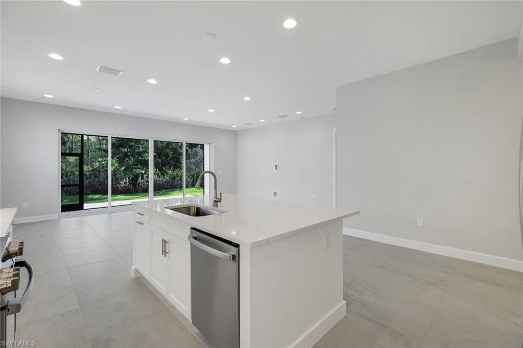 2565 Kingfisher DR-10