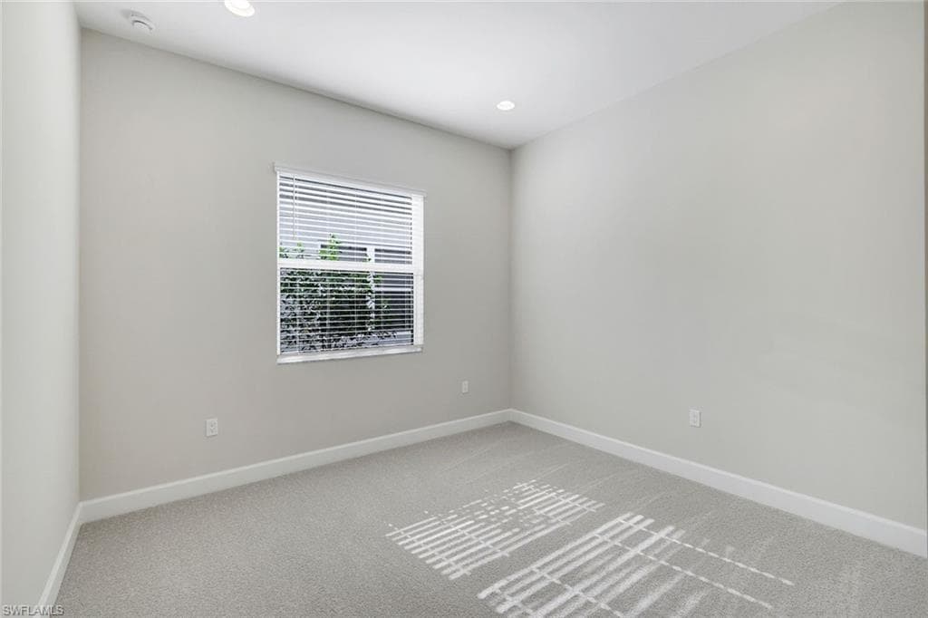 2565 Kingfisher DR-14