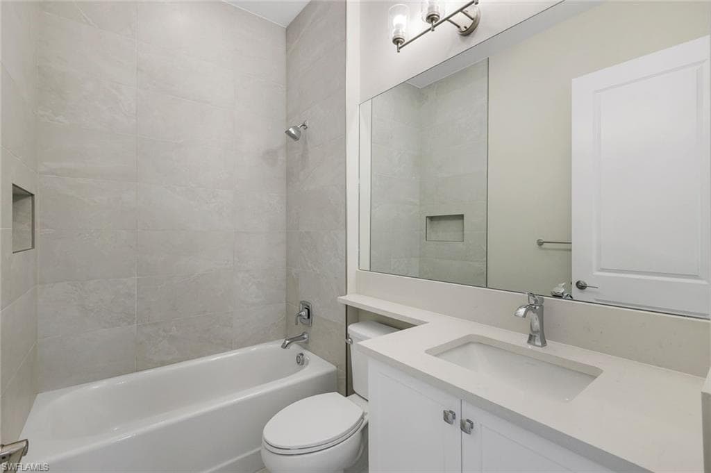 2565 Kingfisher DR-18