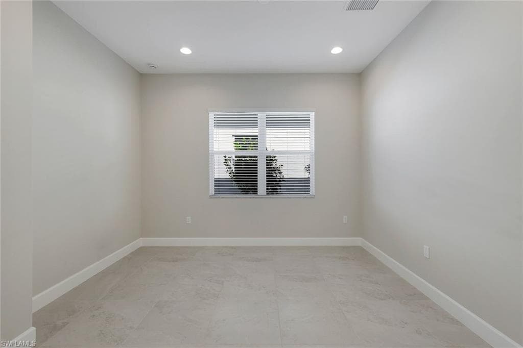 2565 Kingfisher DR-15