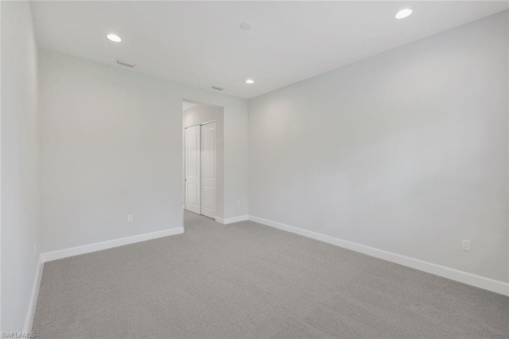 2565 Kingfisher DR-11