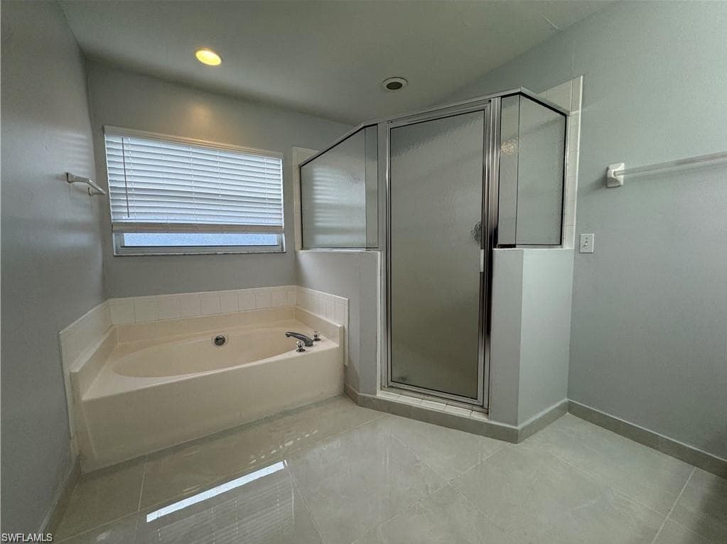 4649 Santiago LN-16