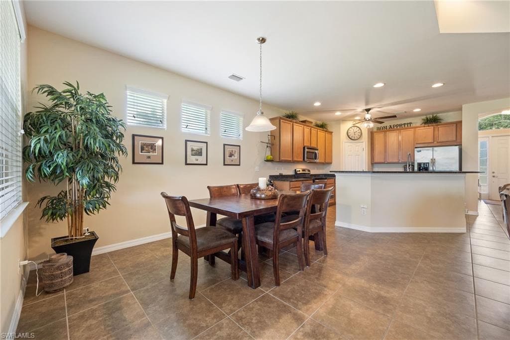 2466 Ashbury CIR-12