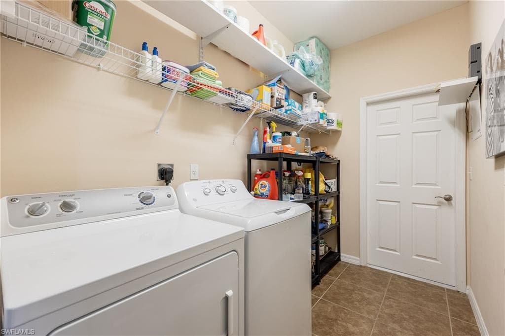 2466 Ashbury CIR-26