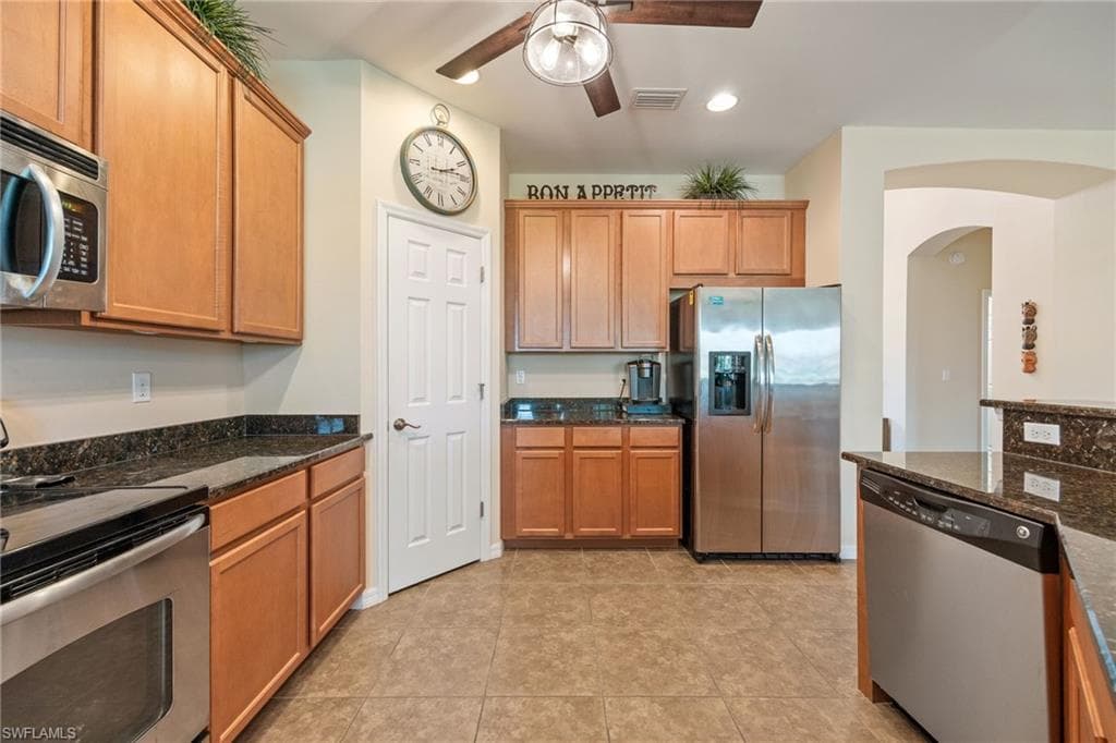 2466 Ashbury CIR-9