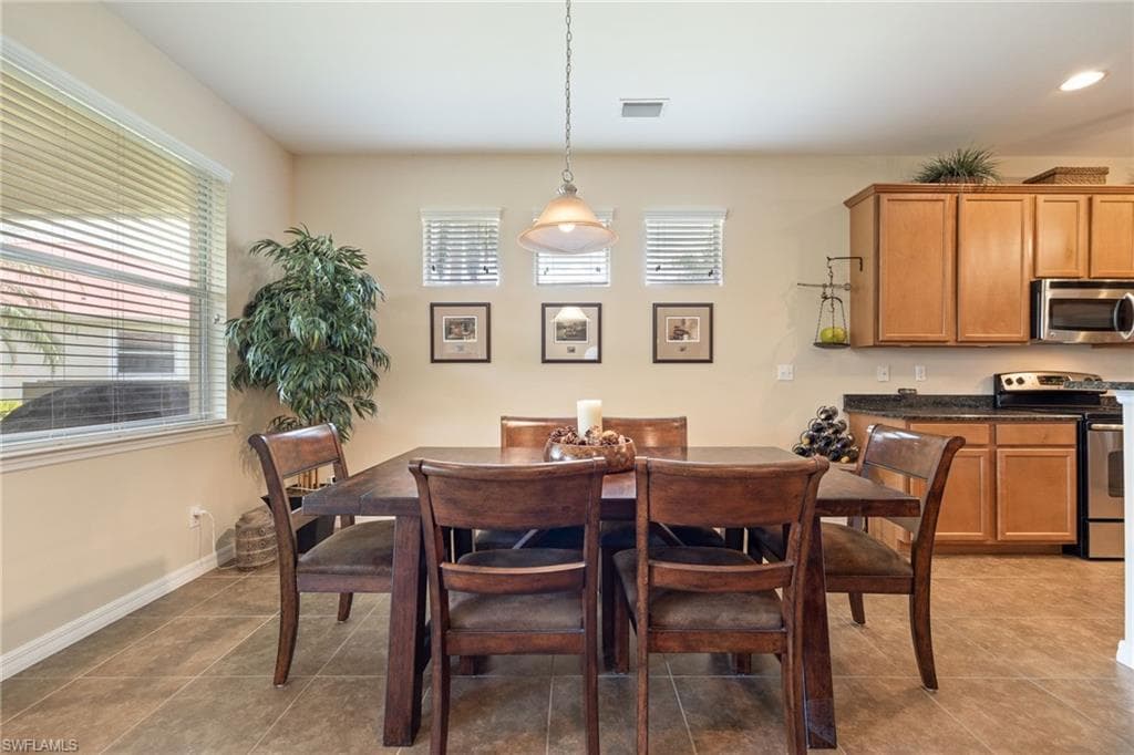 2466 Ashbury CIR-11