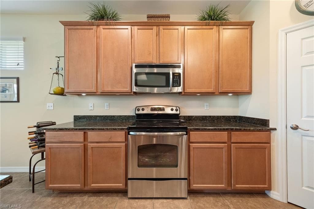 2466 Ashbury CIR-8