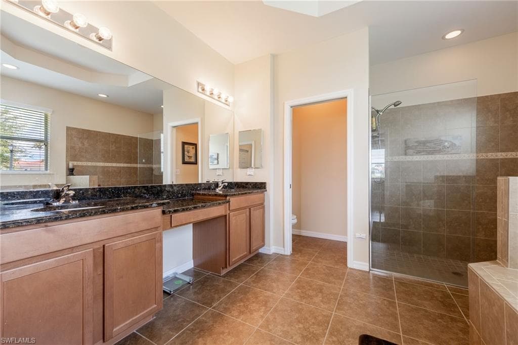 2466 Ashbury CIR-21