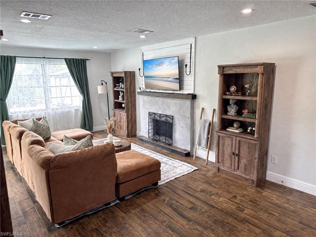 1019 Wyomi DR-7