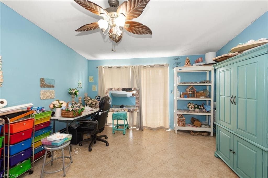 1721 Club House RD-23