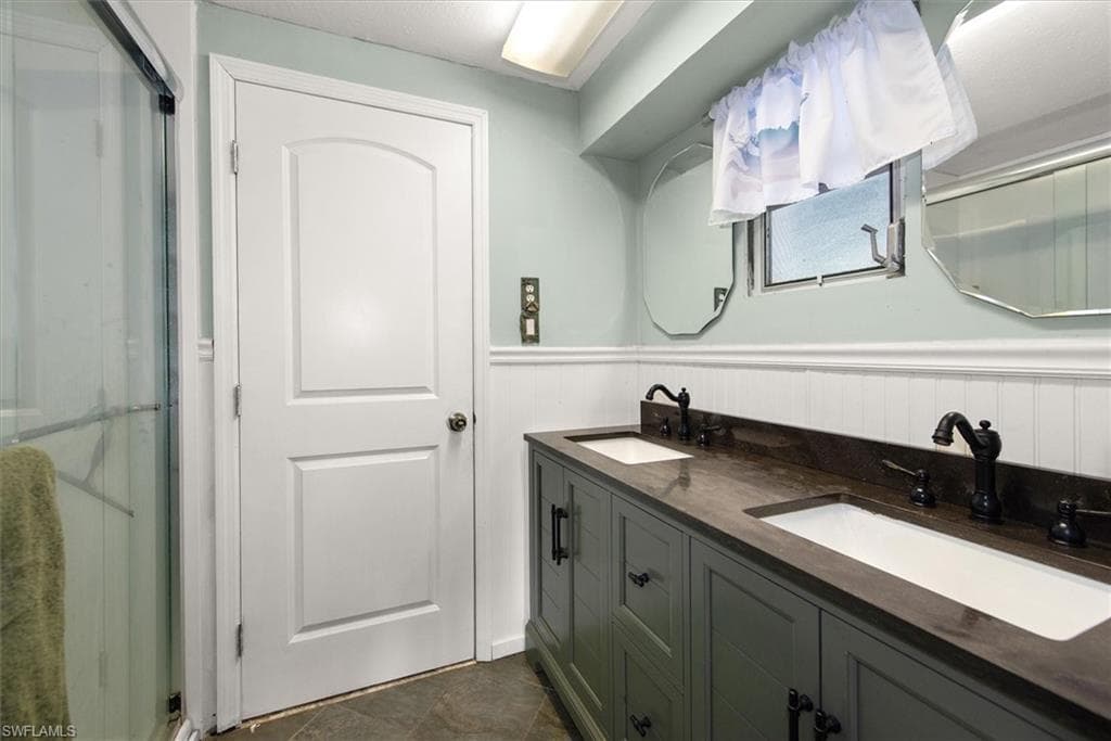 1721 Club House RD-27