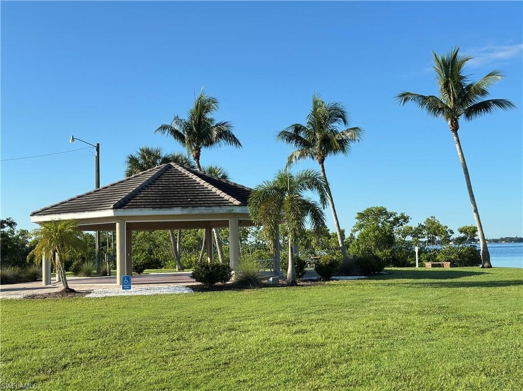 1721 Club House RD-46
