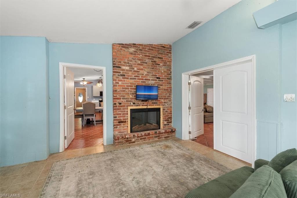 1721 Club House RD-17