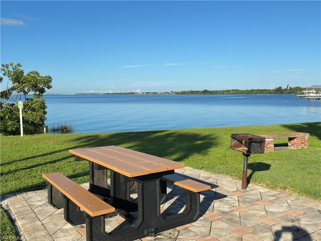 1721 Club House RD-47