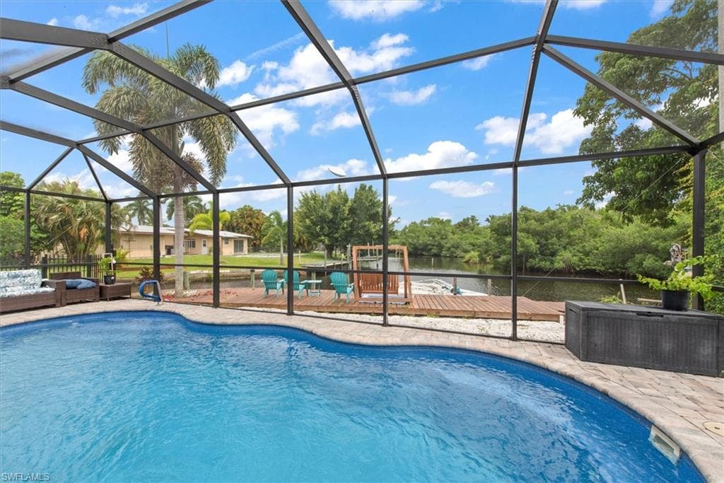 1721 Club House RD-36