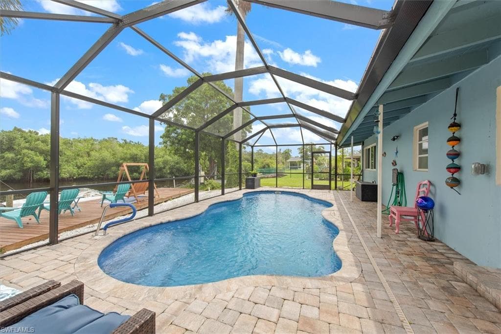 1721 Club House RD-32