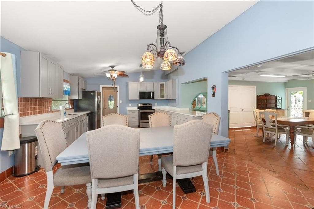 1721 Club House RD-9