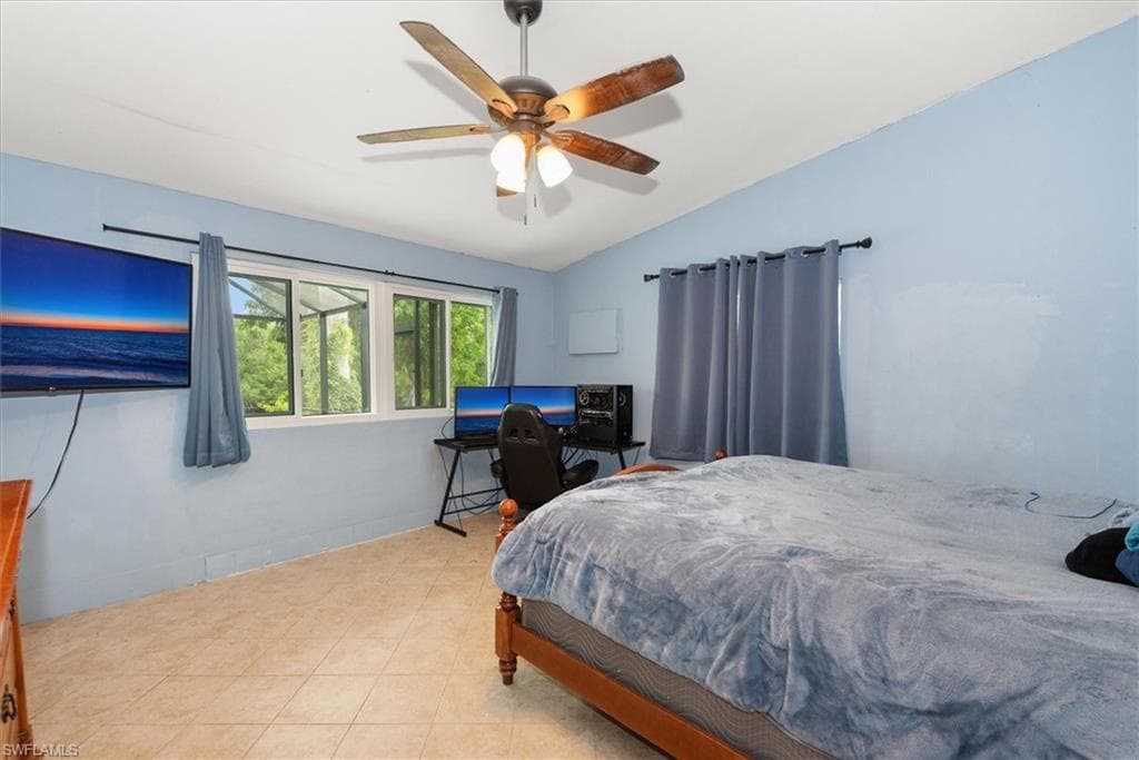 1721 Club House RD-24