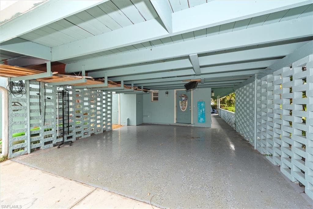 1721 Club House RD-38