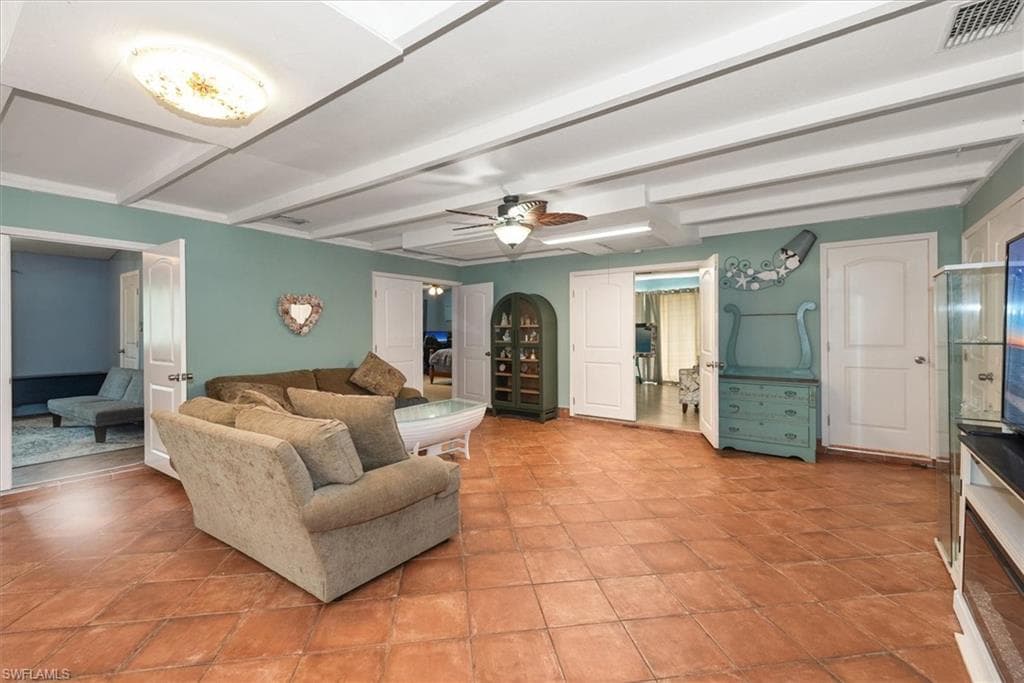 1721 Club House RD-14