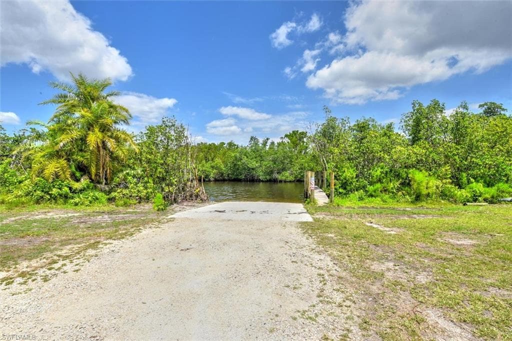 1721 Club House RD-41