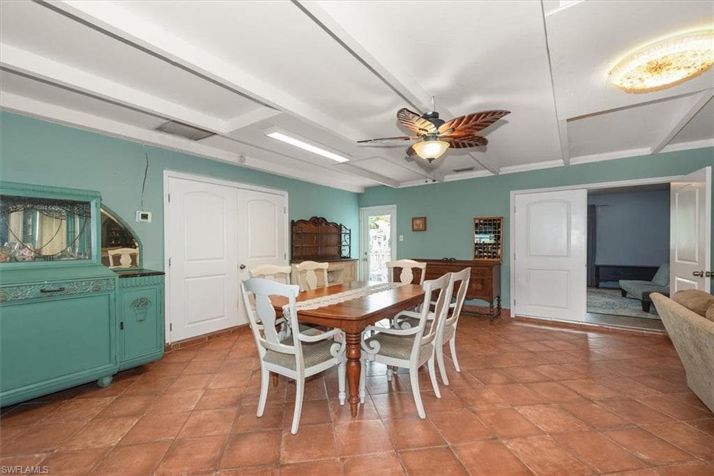 1721 Club House RD-11