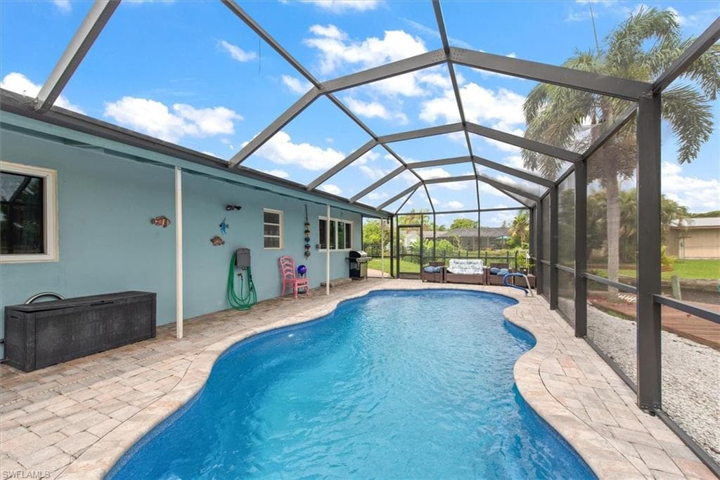 1721 Club House RD-35