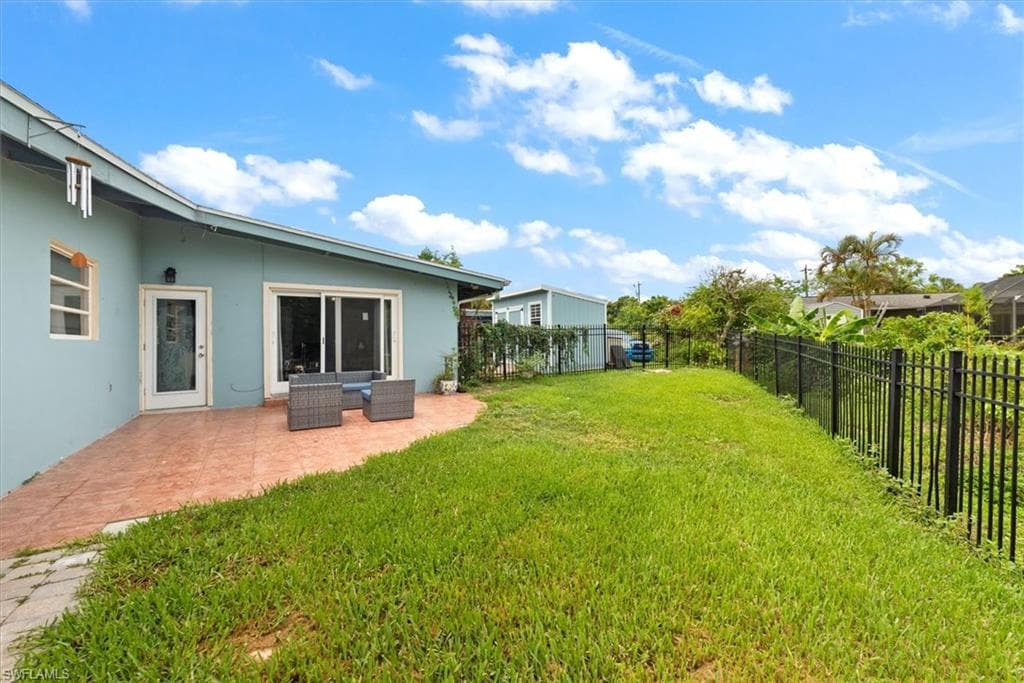 1721 Club House RD-31