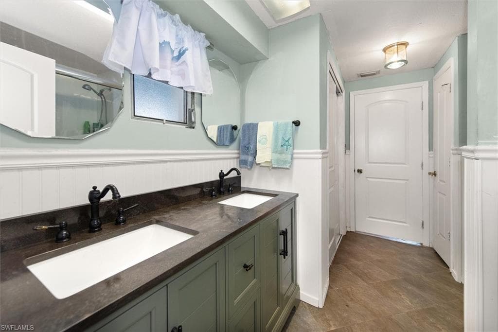 1721 Club House RD-25