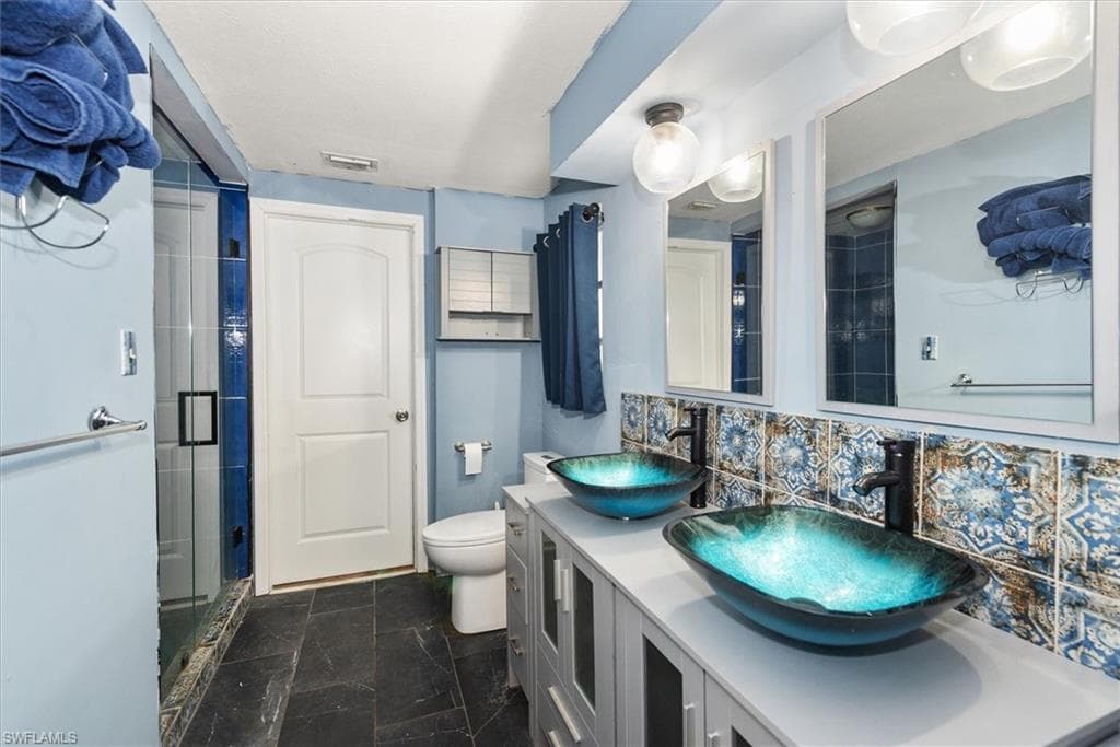 1721 Club House RD-21