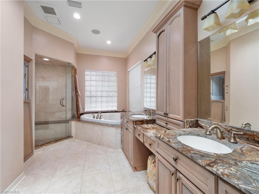 8160 Glenfinnan CIR-36