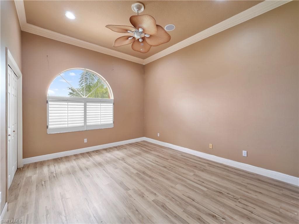 8160 Glenfinnan CIR-35