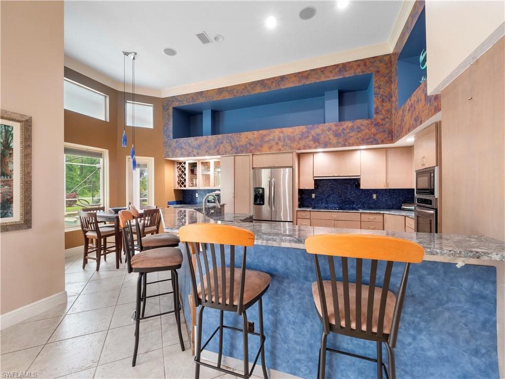 8160 Glenfinnan CIR-21